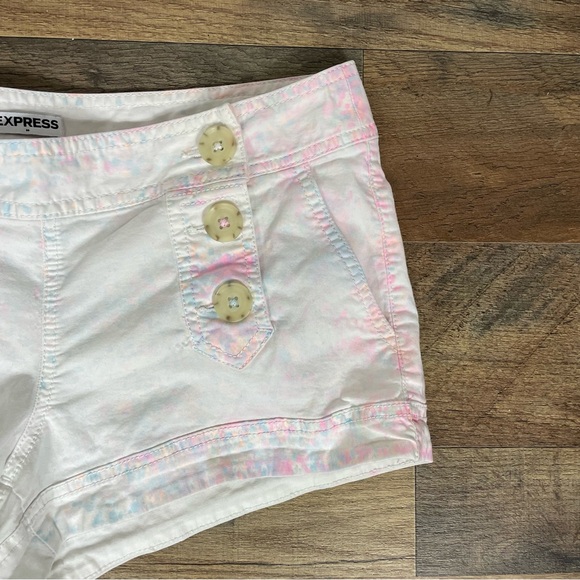 Express White Shorts w/ Tie Dye and Sailor Button Details Size 4 - Picture 3 of 9